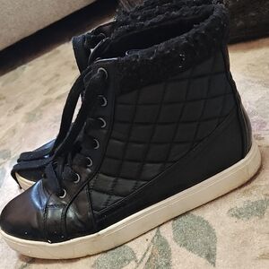 Wonderly Black Quilted Ankle Boots